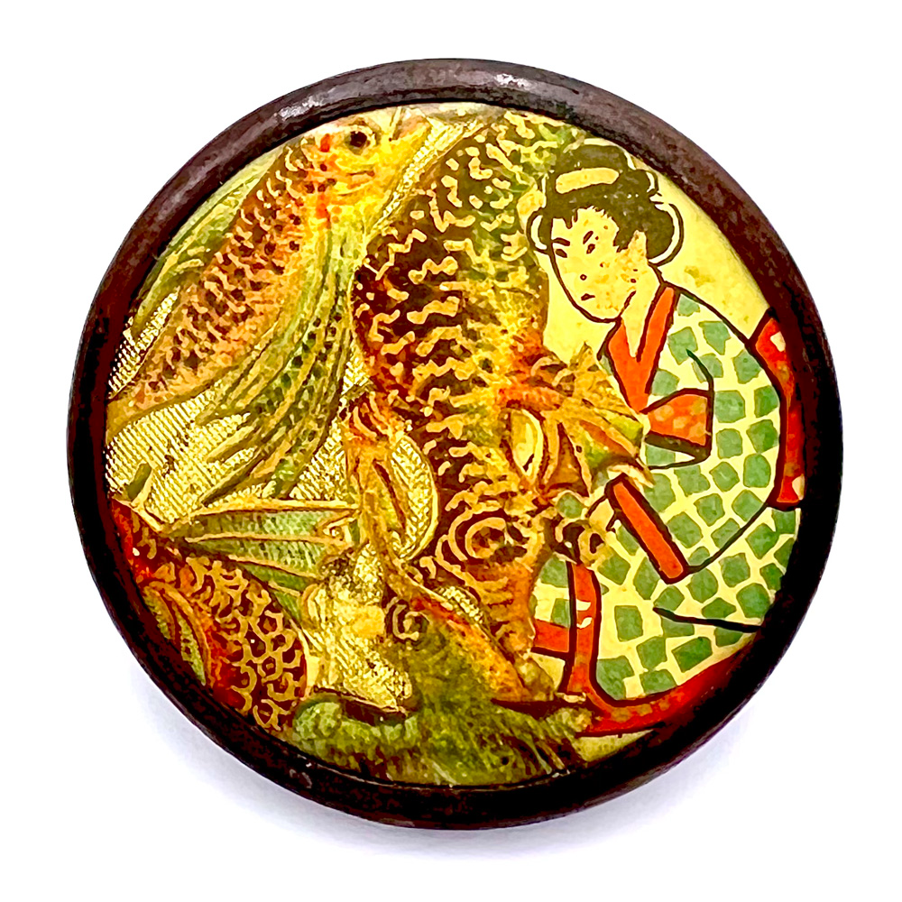 UNIQUE button of Japanese woman with carp.