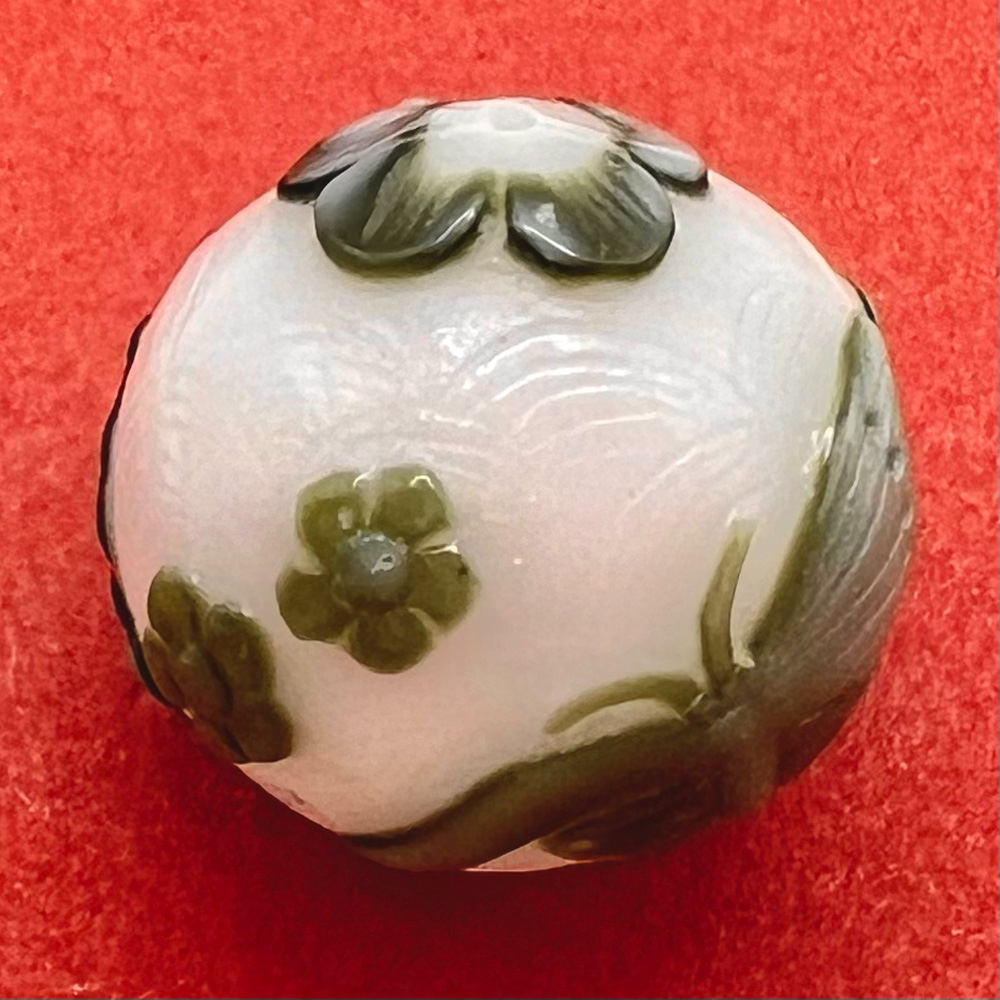 Chinese Peking glass ball button of butterflies and flowers 