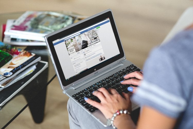 <span id="hs_cos_wrapper_name" class="hs_cos_wrapper hs_cos_wrapper_meta_field hs_cos_wrapper_type_text" style="" data-hs-cos-general-type="meta_field" data-hs-cos-type="text" >Facebook Ads For Nonprofits (A Quick Guide)</span>