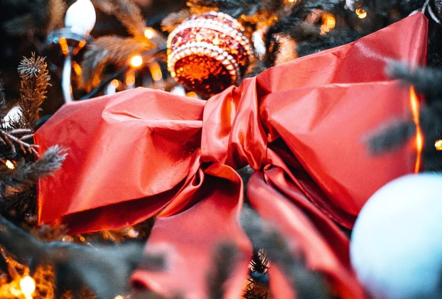 Red Christmas bow