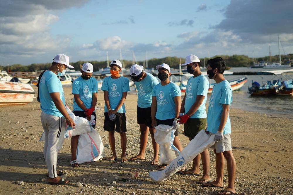 Saving The Ocean Volunteers